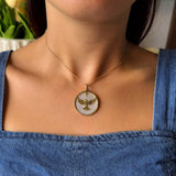 Pingente Medalha Espírito Santo Ouro Amarelo E Madrepérola