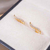 Brinco Stud Sutil Em Ouro Amarelo E Safiras