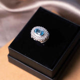 Anel Bold Em Ouro Branco Com Topázio Sky E Diamantes