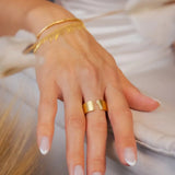 Anel Hstern Assinaturas Em Ouro Amarelo Fosco Com Diamantes