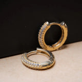 Brincos Argolinha Em Ouro Amarelo Com Safiras Brancas