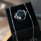 Anel Void Em Ouro Branco Com Ônix E Diamantes