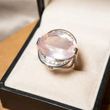 Anel Moderno De Ouro Branco Com Diamantes E Quartzo Rosa