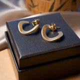 Brincos Meia Argola Hstern Assinaturas Menor Ouro Amarelo