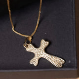 Pingente Crucifixo Moderno Trabalhado Em Ouro Amarelo
