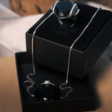 Anel Void Em Ouro Branco Com Ônix E Diamantes