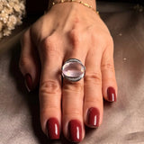 Anel Moderno De Ouro Branco Com Diamantes E Quartzo Rosa