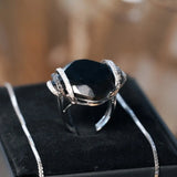 Anel Void Em Ouro Branco Com Ônix E Diamantes