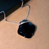 Pingente Void Em Ouro Branco Com Ônix E Diamantes