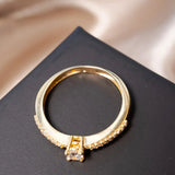 Anel Princess Em Ouro Amarelo Com Safiras Brancas