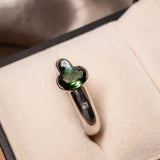 Solitário Hstern Ouro Branco Com Turmalina Verde E Diamantes