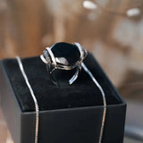 Anel Void Em Ouro Branco Com Ônix E Diamantes