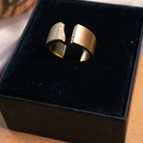 Anel Hstern Assinaturas Em Ouro Amarelo Fosco Com Diamantes