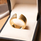 Anel Hstern Assinaturas Em Ouro Amarelo Fosco Com Diamantes