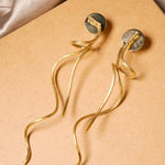 Brincos Hstern em ouro amarelo com 9.0cm de comprimento e 1.0cm de largura.