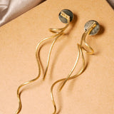 Brincos Hstern em ouro amarelo com 9.0cm de comprimento e 1.0cm de largura.