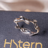 Anel Hstern em ouro branco com 5 diamantes de 0.02ct cada e peso de 2.8g.