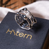 Anel Hstern em ouro branco com diamantes. Peso 8.1g. Aro 20. Coleção Drops.