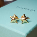 Brincos Tiffany Estrela do Mar em ouro amarelo pesando 5.0g e medindo 1.1x1.1cm.