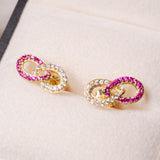 Brincos Infinito em ouro amarelo com diamantes e turmalinas rosa. Peso 2.1g. Dimensão 1.3 x 0.6cm.