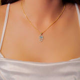 Pingente Mão De Fátima Em Ouro Amarelo E Safiras