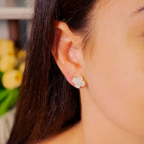 Brincos Trevo Van Cleef Madrepérola em Ouro Amarelo e Madrepérola