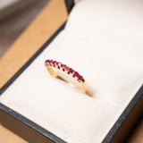 Anel Meia Aliança Em Ouro Amarelo Cravejado Com 09 Rubis Naturais