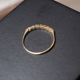 Anel Meia Aliança Em Ouro Amarelo Cravejado Com 07 Safiras Brancas Naturais