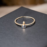 Anel delicado de ouro amarelo com imagem de Nossa Senhora Aparecida. Peso 0.8g. Aro 08.