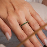 Anel Meia Aliança Ouro Amarelo Com Esmeraldas de 06 Pontos