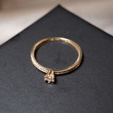 Anel Solitário Em Ouro Amarelo E Safira de 10 Pontos