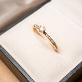 Anel Solitário Em Ouro Amarelo E Safira de 10 Pontos