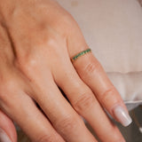 Meia Aliança em Ouro Amarelo e Esmeraldas de 03 Pontos