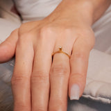 Anel Solitário em Ouro Amarelo com Diamante de 06 Pontos