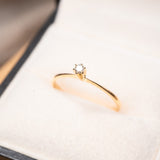 Anel Solitário em Ouro Amarelo com Diamante de 06 Pontos