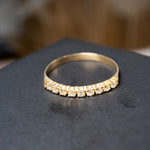 Anel meia aliança em ouro amarelo com 9 diamantes fancy color de 0.3 pontos cada e peso de 1.0g. Aro 19.