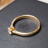 Anel Solitário em Ouro Amarelo com Diamante de 25 Pontos