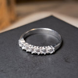 Anel Meia Aliança Em Ouro Branco Com Diamantes