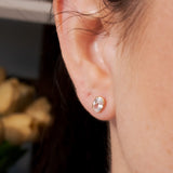 Brincos Solitários Stud Em Ouro Amarelo Com Safiras Brancas