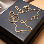 Colar de corrente malha palmeira em ouro amarelo com 40cm de comprimento e 0.1cm de espessura. Peso 2.5g.