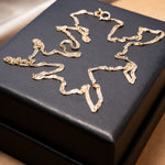 Colar de corrente ouro rosê malha cingapura com 45cm de comprimento e 0.1cm de espessura. Peso 1.8g.