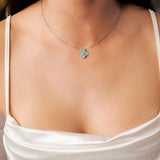 Colar Van Cleef & Arpels 2022 Holiday Alhambra Ouro Branco