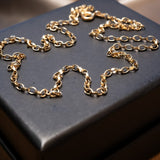 Colar de corrente de ouro amarelo com elos ovais. Medidas 45cm de comprimento e 0.2cm de espessura. Peso 3.2g.