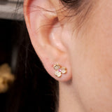 Brinco Flor Stud em Ouro Amarelo e Safiras