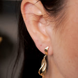 Brinco Pendente Fluid em Ouro Amarelo com Diamantes