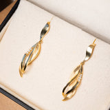 Brinco Pendente Fluid em Ouro Amarelo com Diamantes