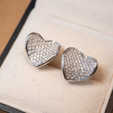 Brinco de corações em ouro branco com diamantes. Mede 1.3cm x 1.4cm e pesa 4.4g.