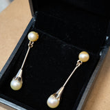 Brinco Pentende De Ouro Rosê Com Pérolas Douradas Naturais
