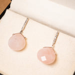 Brinco Vivara Afrodite de ouro branco com diamantes e quartzo rosa. 3.4 cm de comprimento e 1.7 cm de largura. Peso 8.5g.