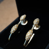 Brinco Vivara de ouro amarelo com diamantes. Mede 3.4cm x 0.6cm e pesa 5.7g.